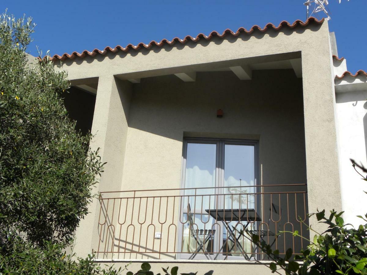 Petra Sarda Apartman San Pantaleo Kültér fotó
